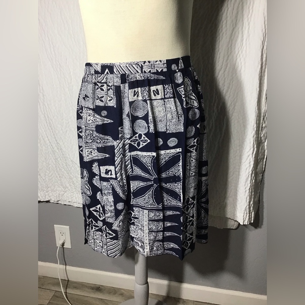 Alfred Dunner Skirt Women’s Size 12 Boho In a Patten Blue / White Elastic Waist